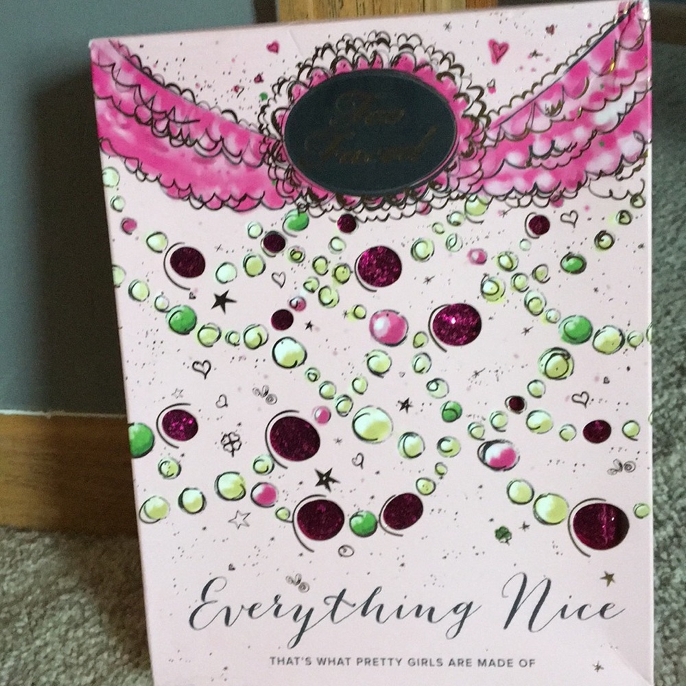 BNIB TOO FACED EVERYTHING NICE PALETTE